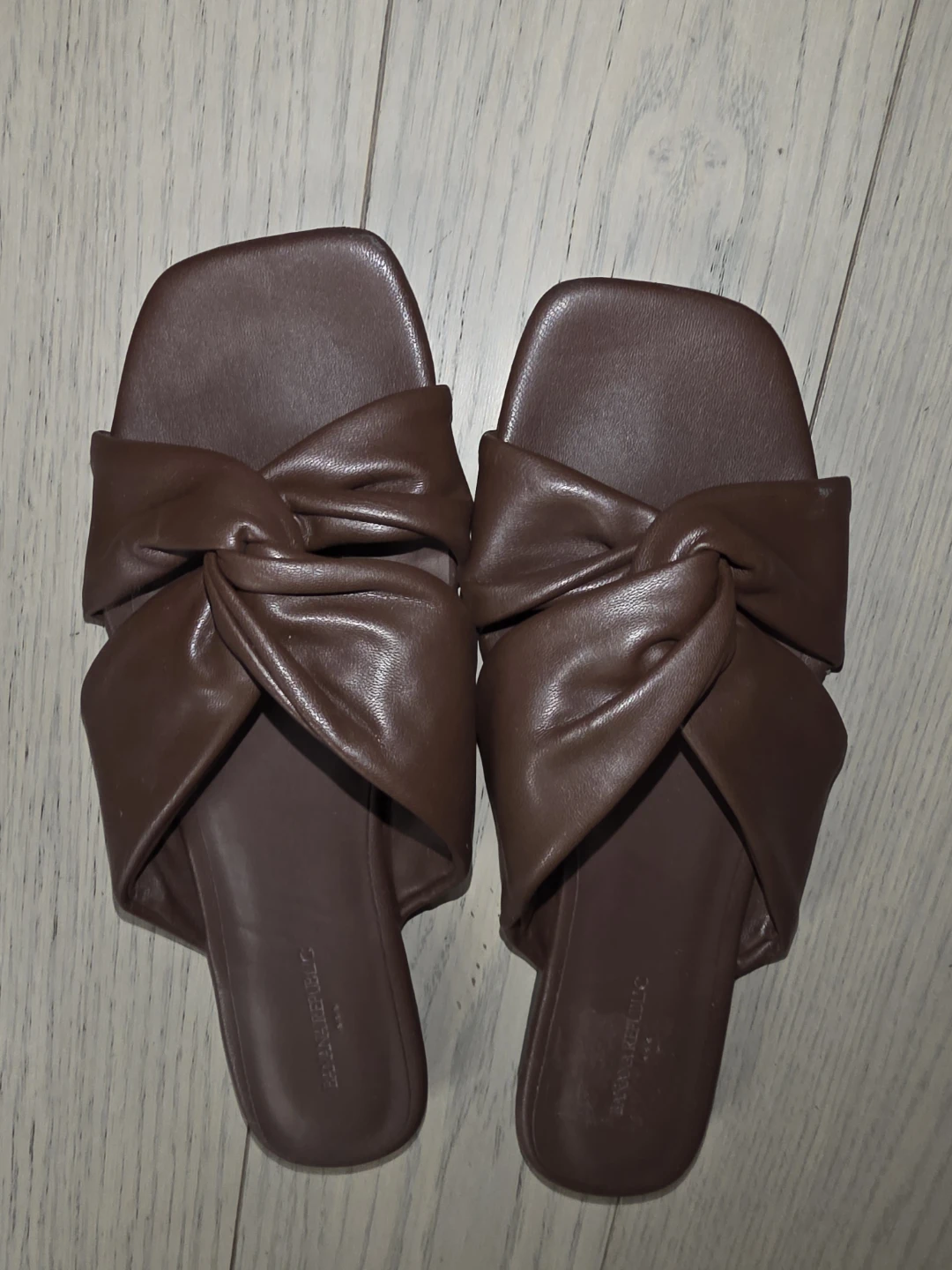 Banana Republic Leather Brown Twisted Slide Sandals
