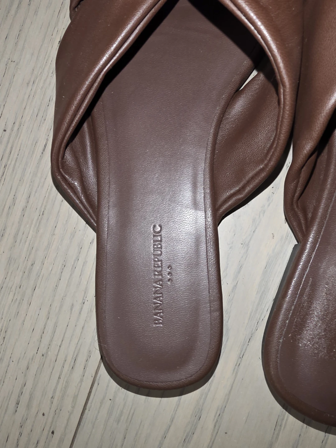 Banana Republic Leather Brown Twisted Slide Sandals - photo 3
