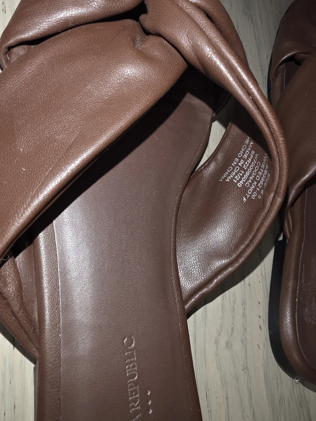 Banana Republic Leather Brown Twisted Slide Sandals - photo 4