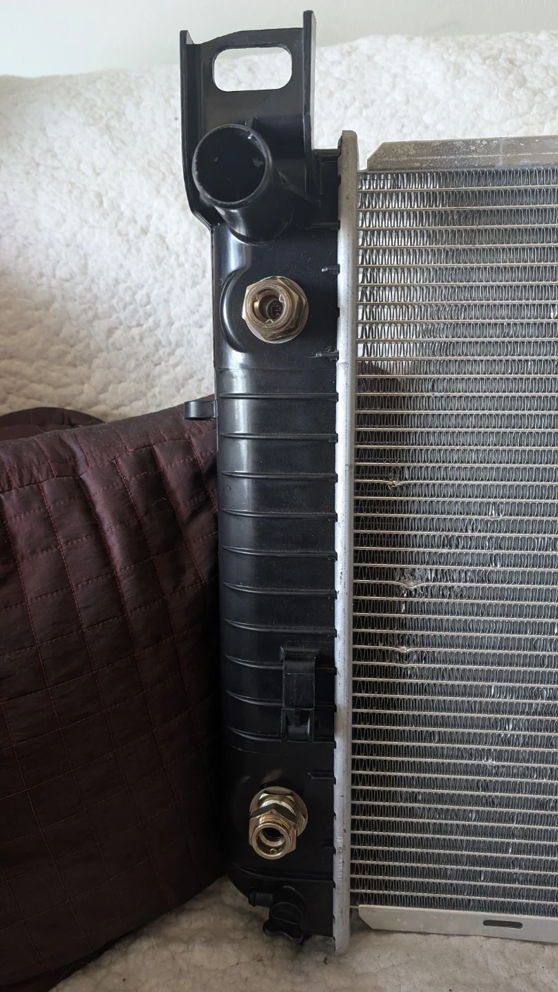 2370 Radiator For Chevy Silverado And several others - photo 3