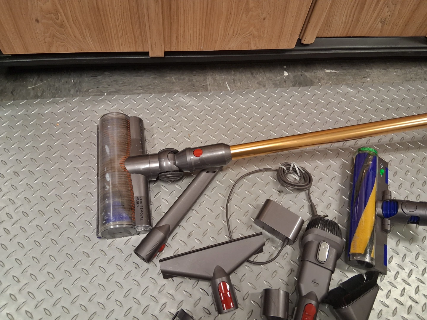 Dyson V11 Cordless Vacuum Cleaner - photo 2