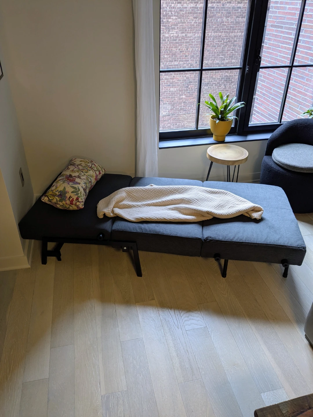 Convertible Sleeper Chair - Spotless No Stains - photo 2