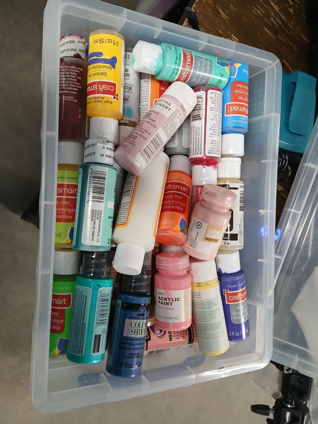 Acrylic Craft Paints - Martha Stewart, CraftSmart, FolkArt 🧡