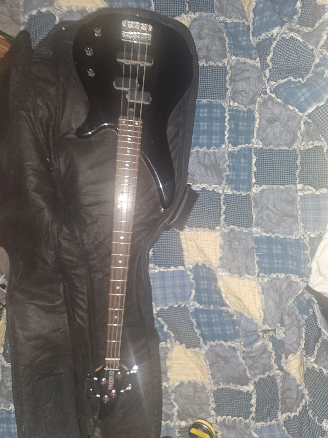Right hand - Yamaha Black 4-String Bass Guitar and case. - photo 2