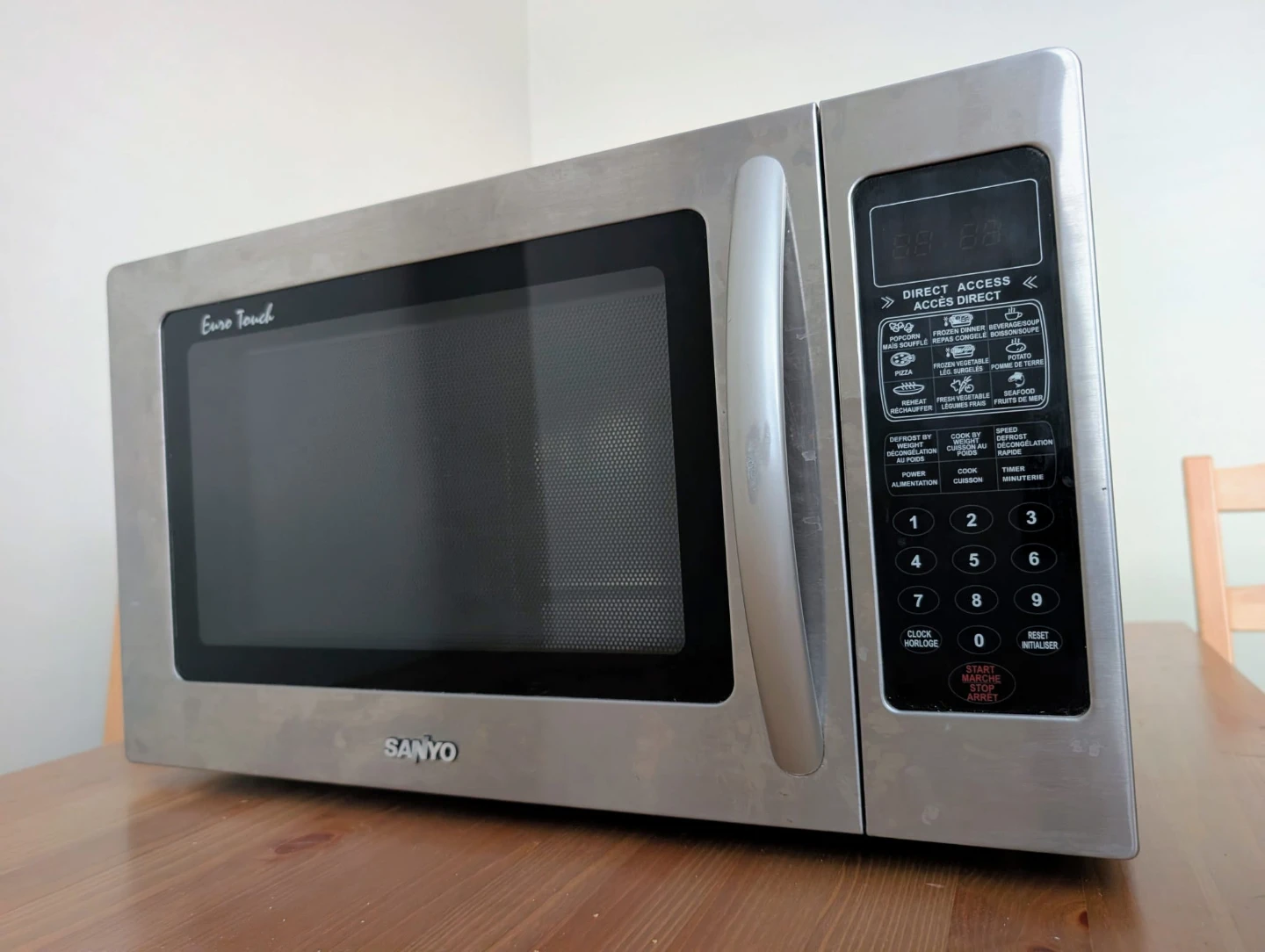 Sanyo "Euro Touch" Microwave Oven