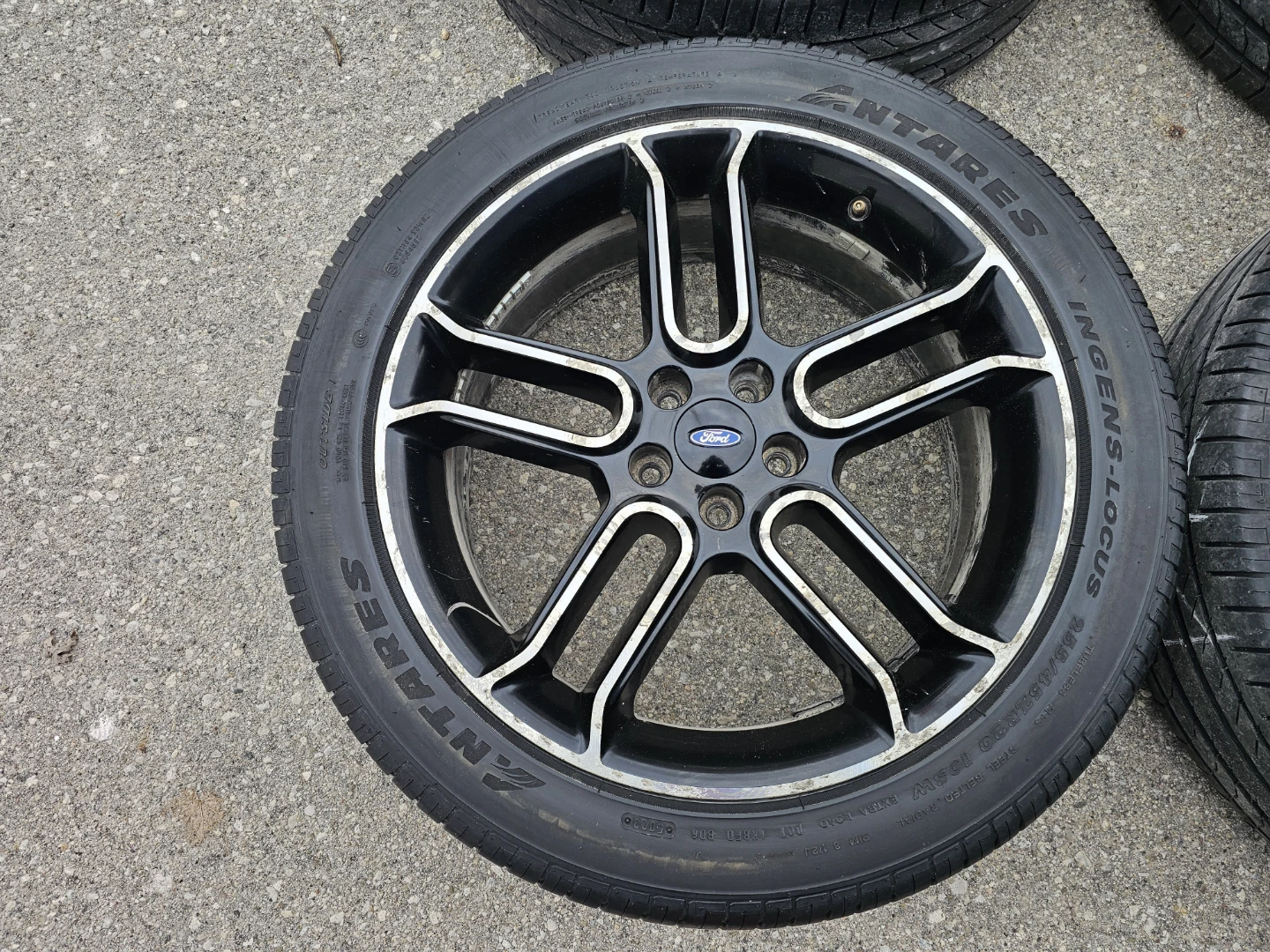 FORD EDGE/FLEX O.E.M RIMS AND ALL SEASON TIRES 255/45 R20 - photo 2