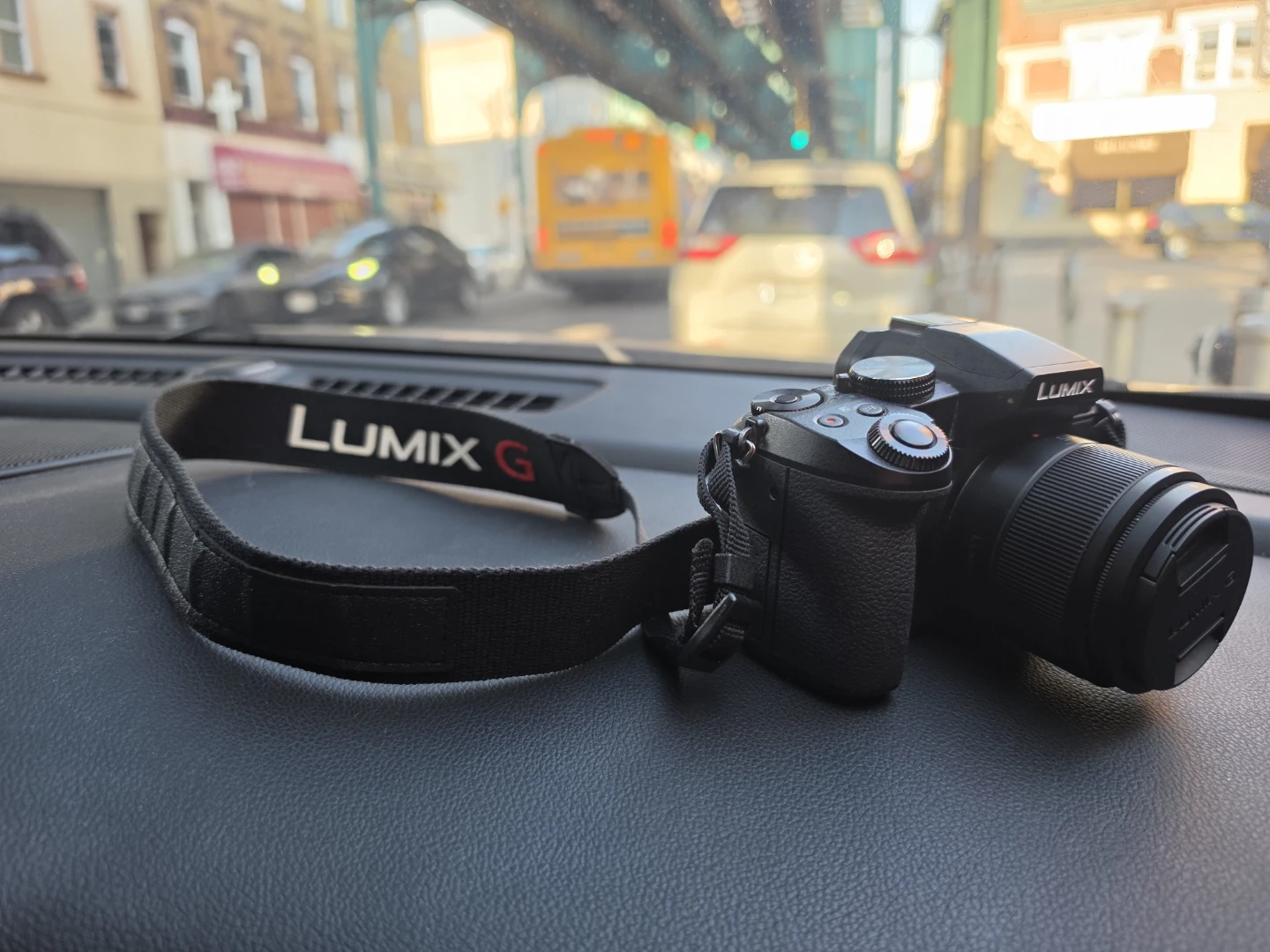 Panasonic LUMIX G85 4K Digital Camera w/ lens and carrying case