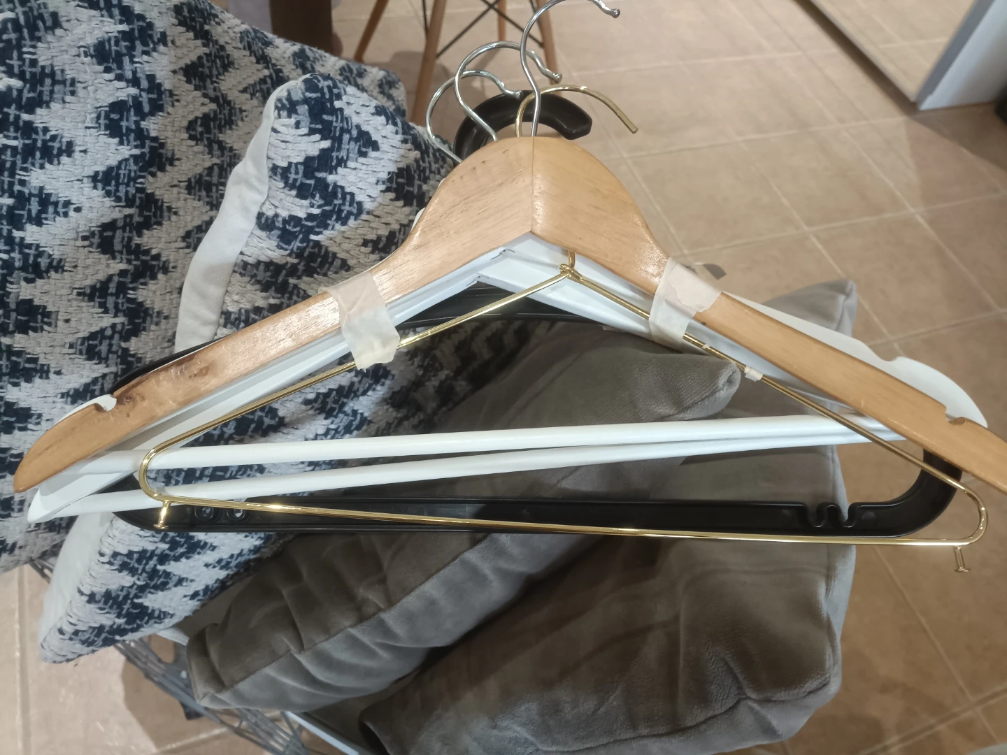 Throw Pillows and Hangers - photo 2