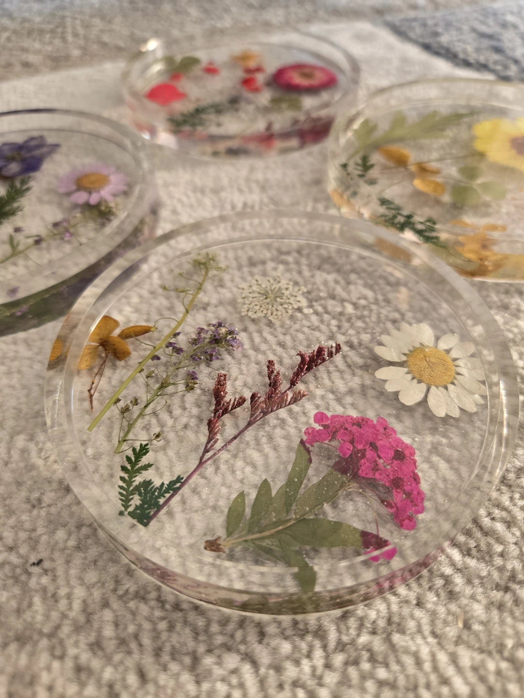 Set of 4 Round Clear Resin Coasters with Dried Flowers - photo 3