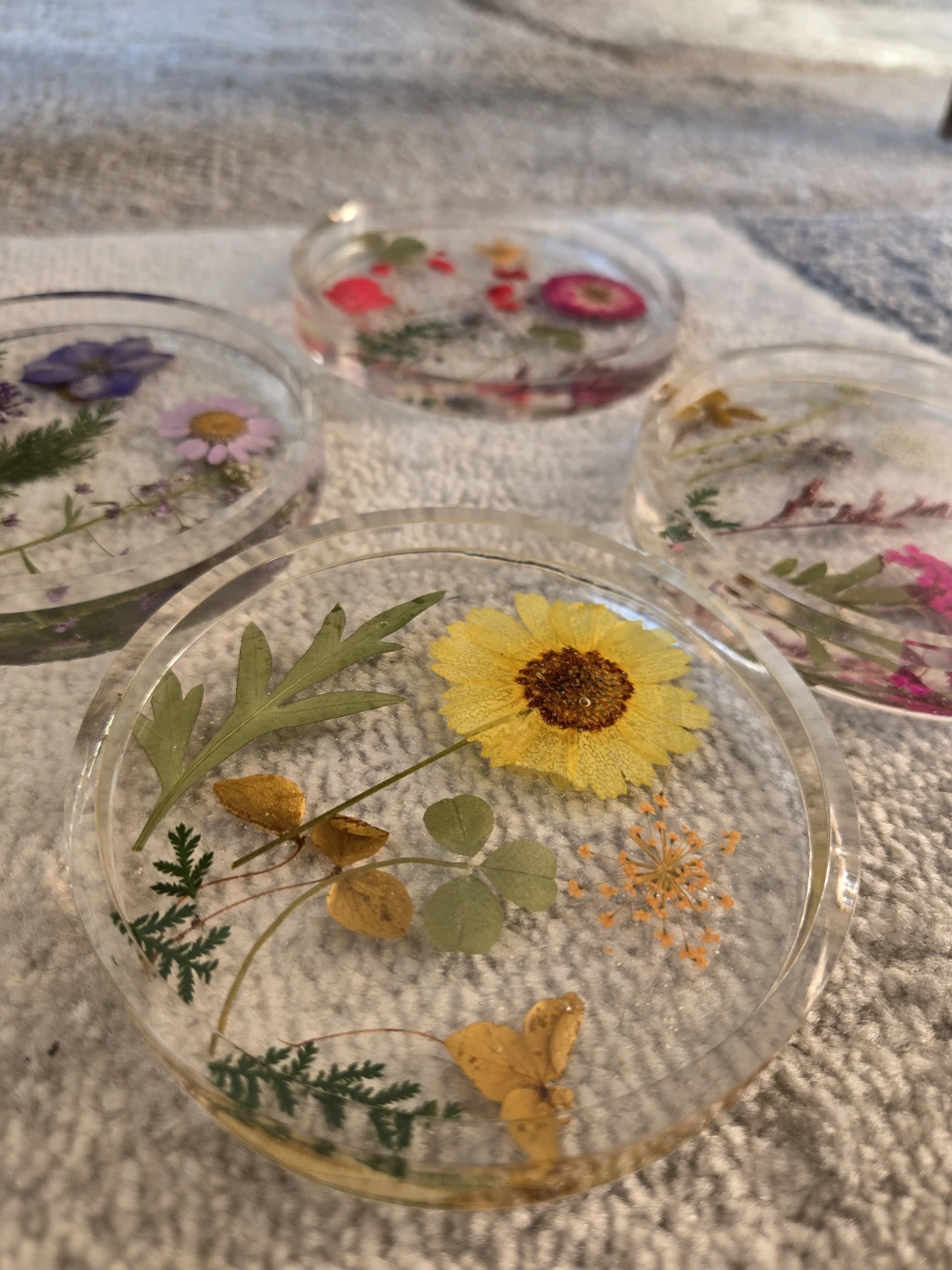 Set of 4 Round Clear Resin Coasters with Dried Flowers - photo 4