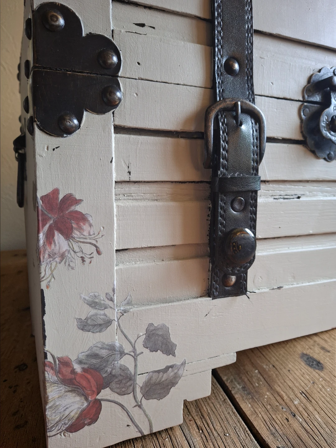 Decorative Storage Trunk with Florals - photo 2
