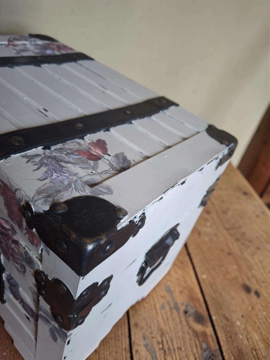 Decorative Storage Trunk with Florals - photo 5