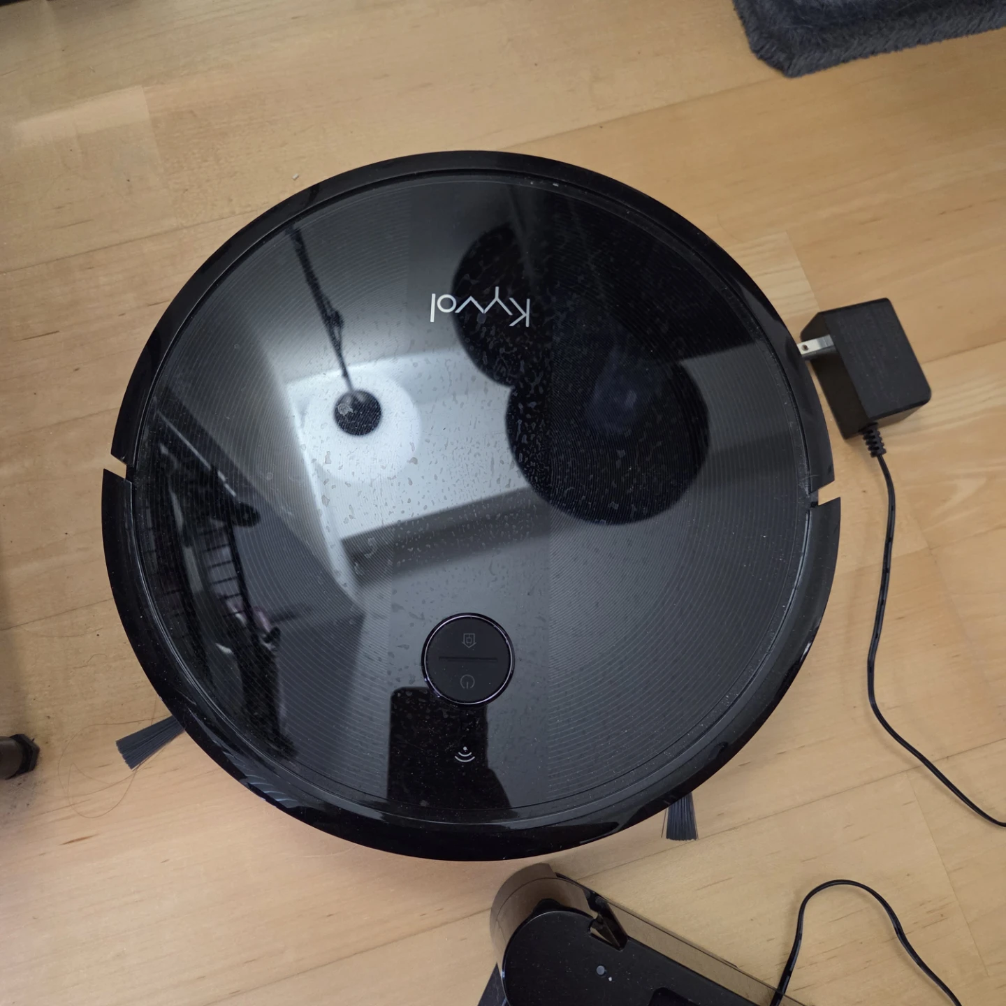 Kyvol Robot Vacuum Cleaner & Charging Base