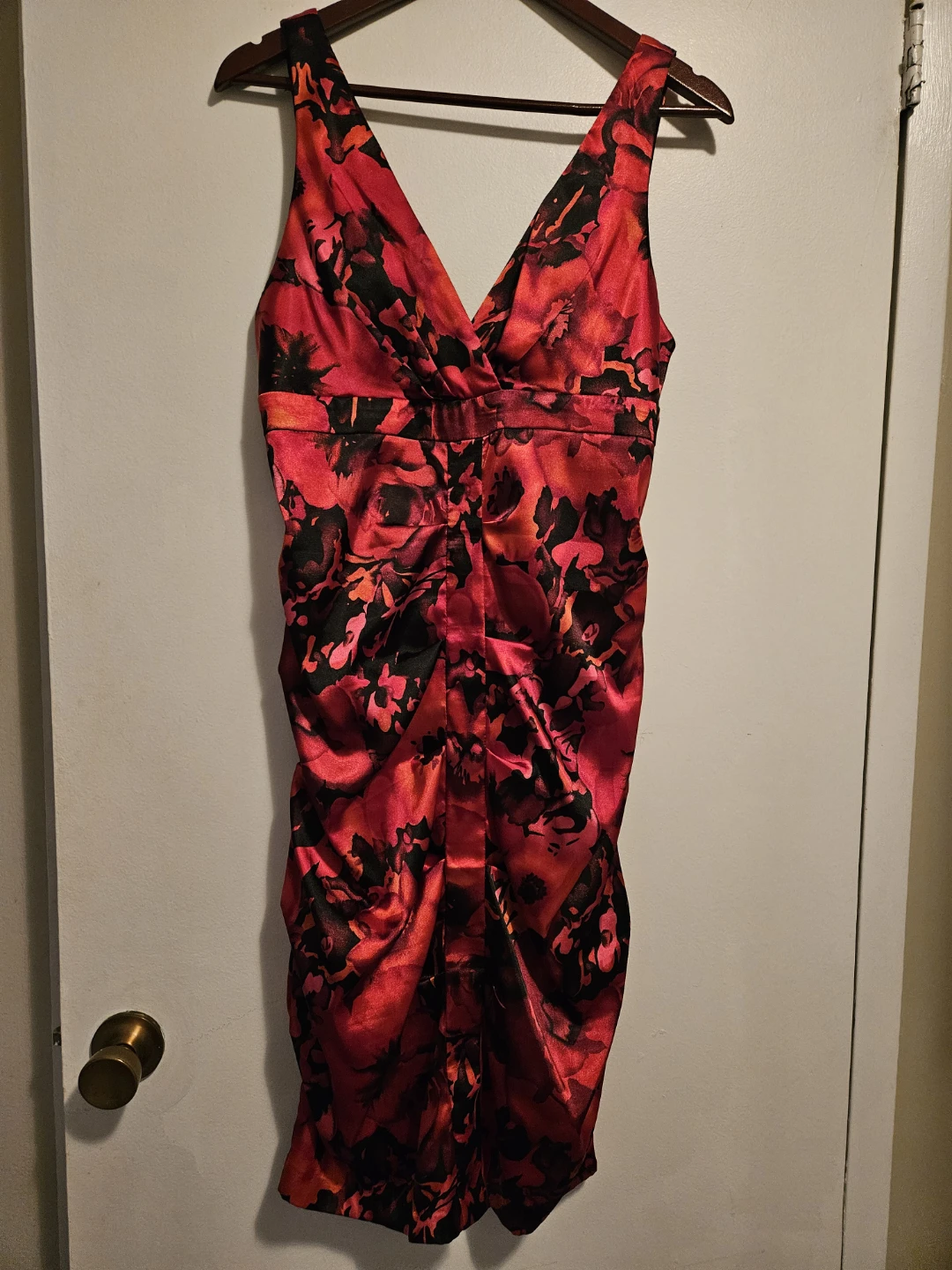 Le Chateau Floral Ruched Dress - Red/Black - Large