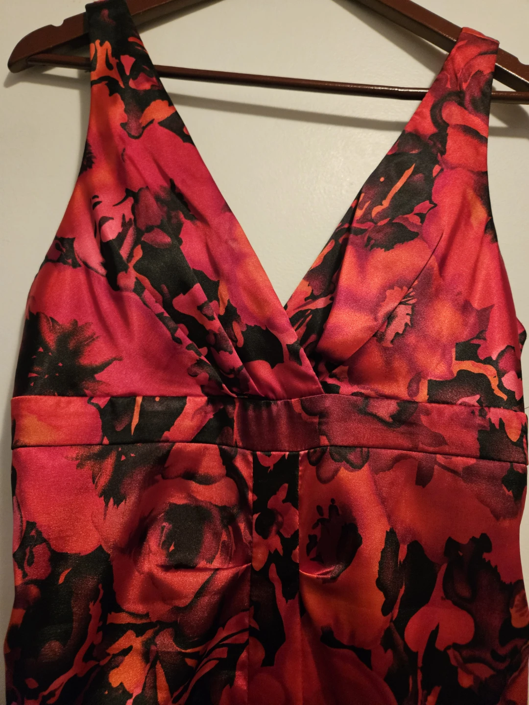 Le Chateau Floral Ruched Dress - Red/Black - Large - photo 2