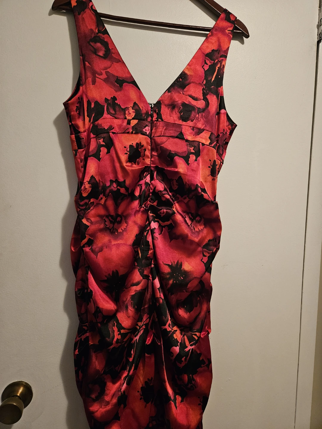 Le Chateau Floral Ruched Dress - Red/Black - Large - photo 4