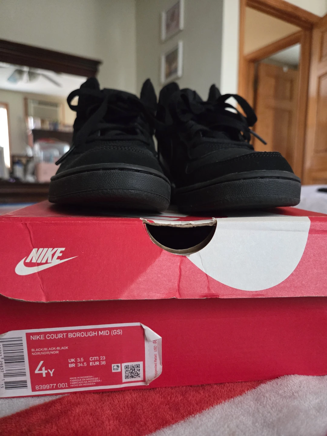 Nike Court Borough Mid (GS) Black Youth Size 4Y Sneakers