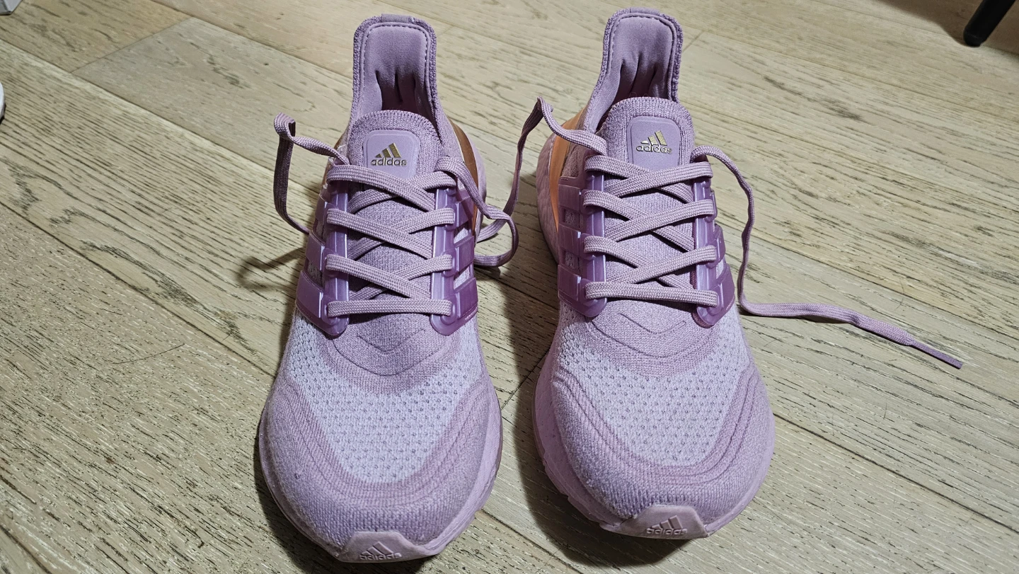 Adidas Ultraboost Women's Running Shoes Size 6.5 US - photo 2