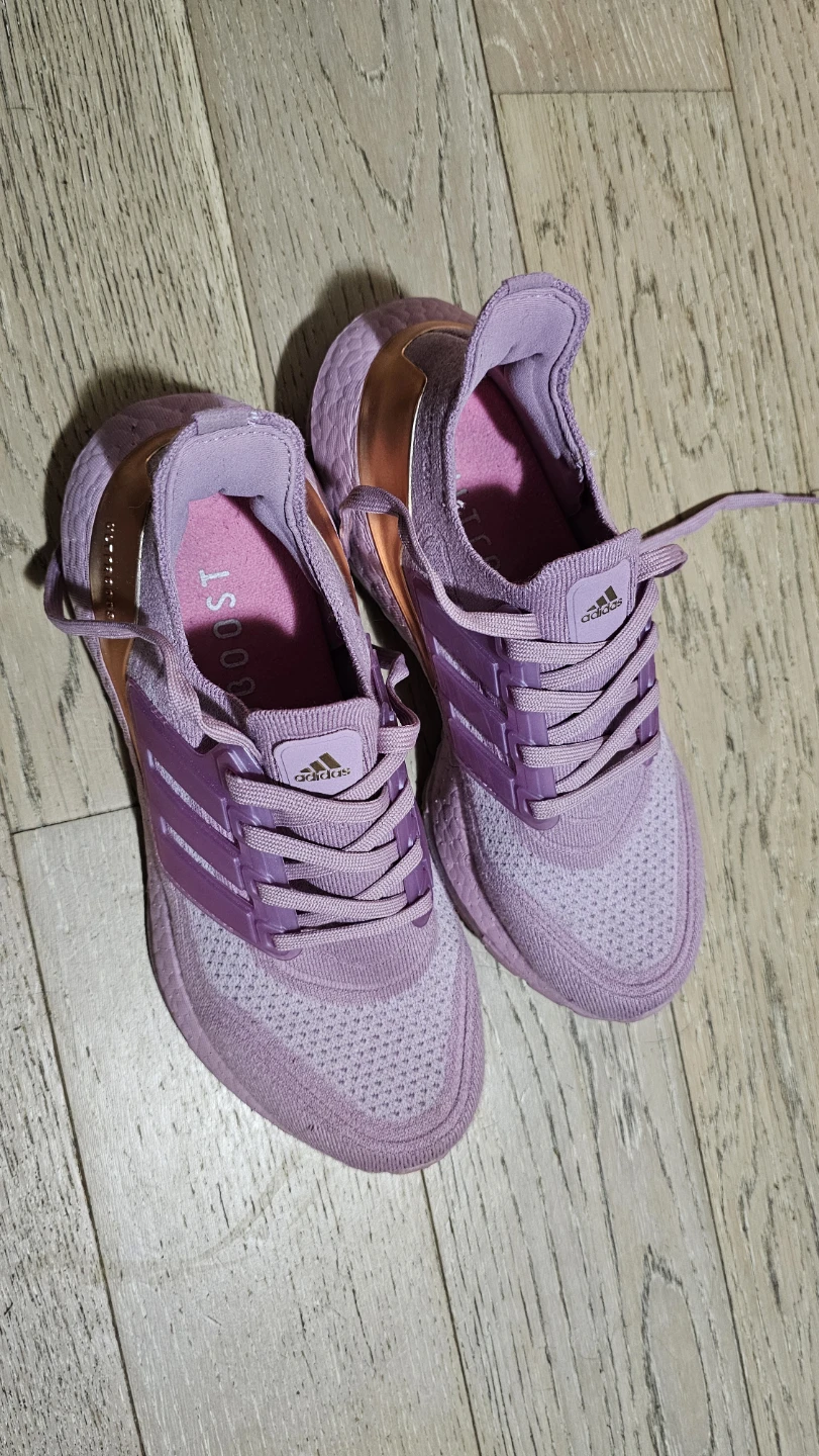 Adidas Ultraboost Women's Running Shoes Size 6.5 US - photo 3