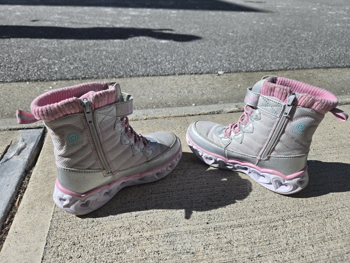 Skechers Light-Up Heart Boots - Toddler Size 12 - photo 2