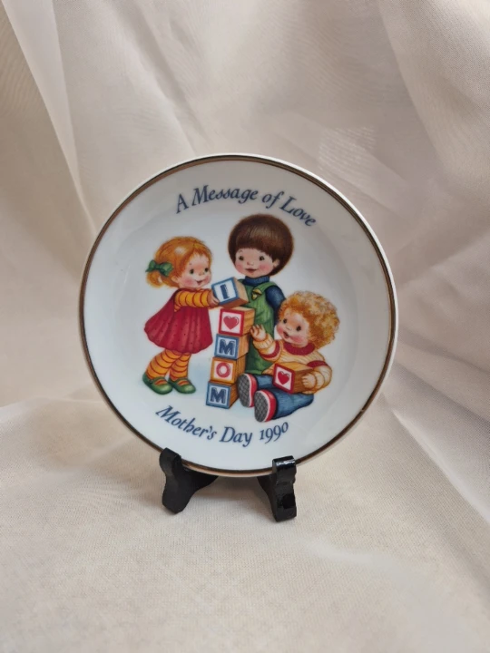 Avon 1990 Message of Love Mothers Day Decorative Porcelain Plate