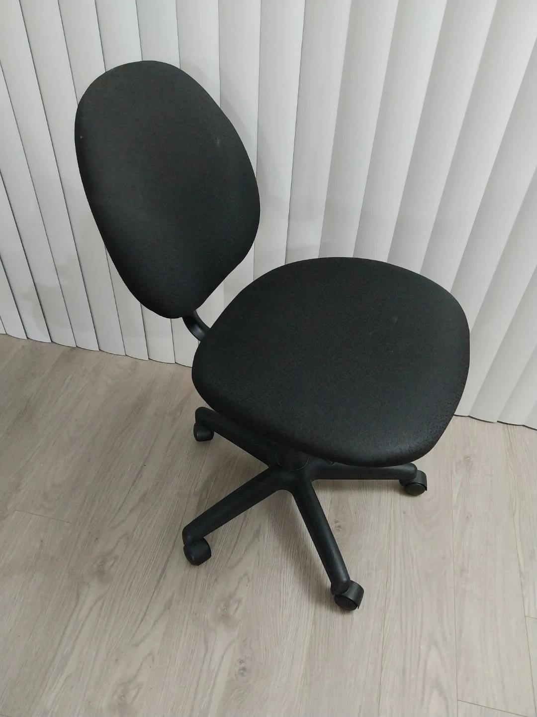 Black Swivel Office Chair #thriftypick - photo 2