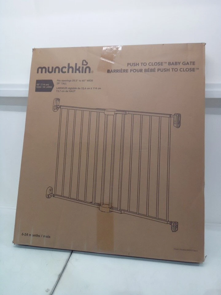 Munchkin Baby Gate- 29"x28.5"-45" - photo 2