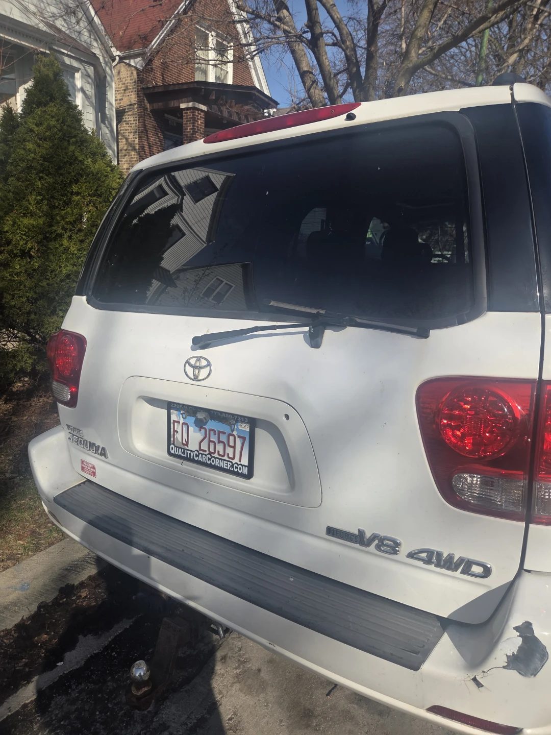 White Toyota Sequoia V8 4WD SUV - photo 3