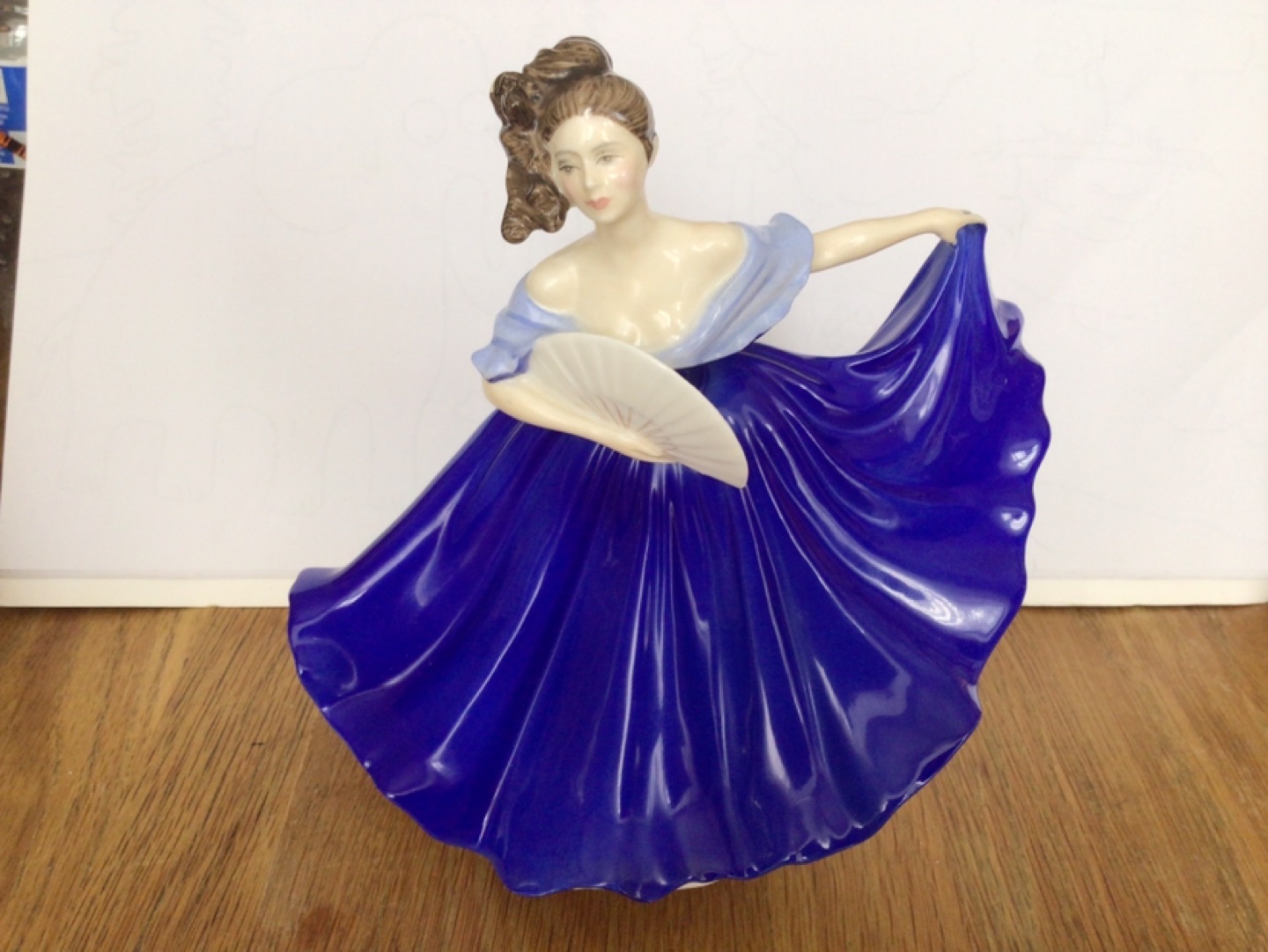 Royal Doulton Elaine HN 2751 Figurine - photo 5
