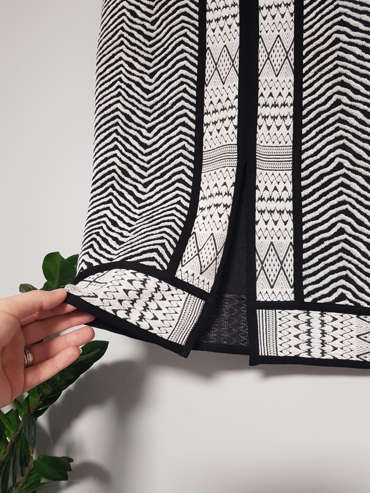 River Island Black & White Patterned Pencil Skirt - Size 12 - photo 3