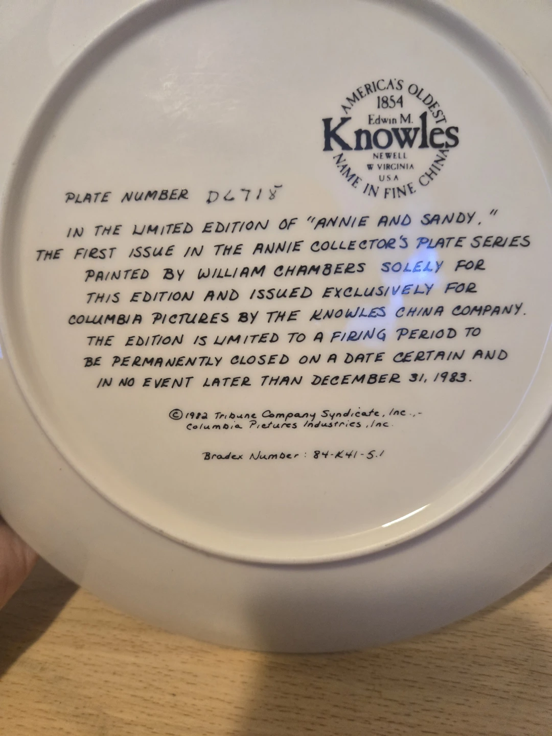The Knowles China Annie and Sandy Collector's Plate - photo 2