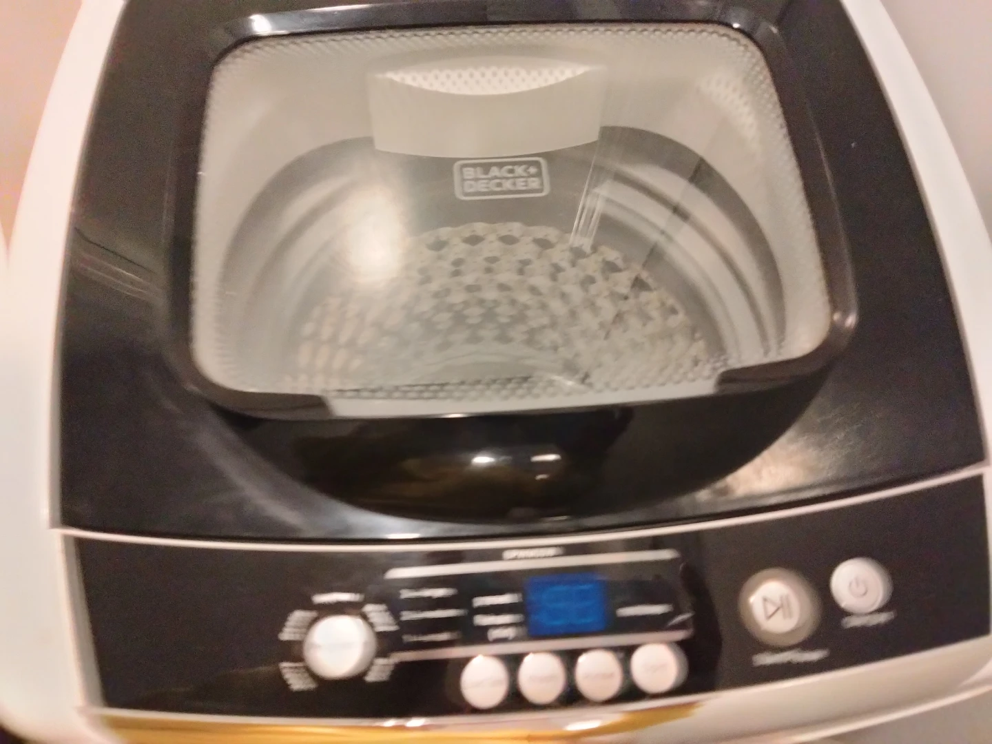 Black+Decker Compact Washing Machine