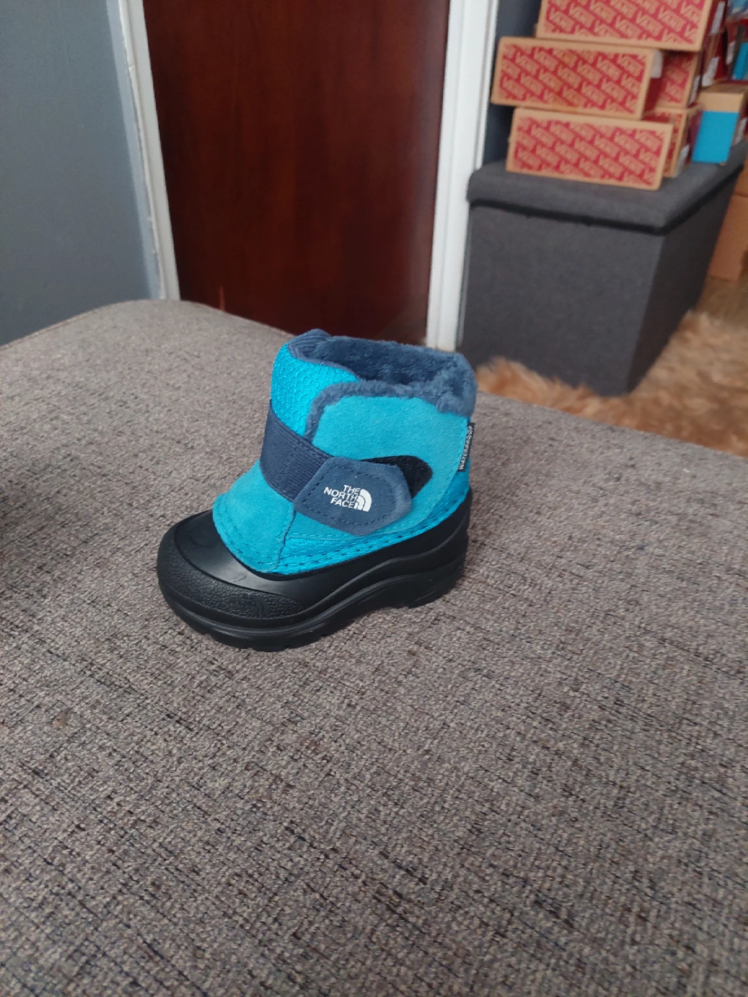 Northface original kids boots size 5