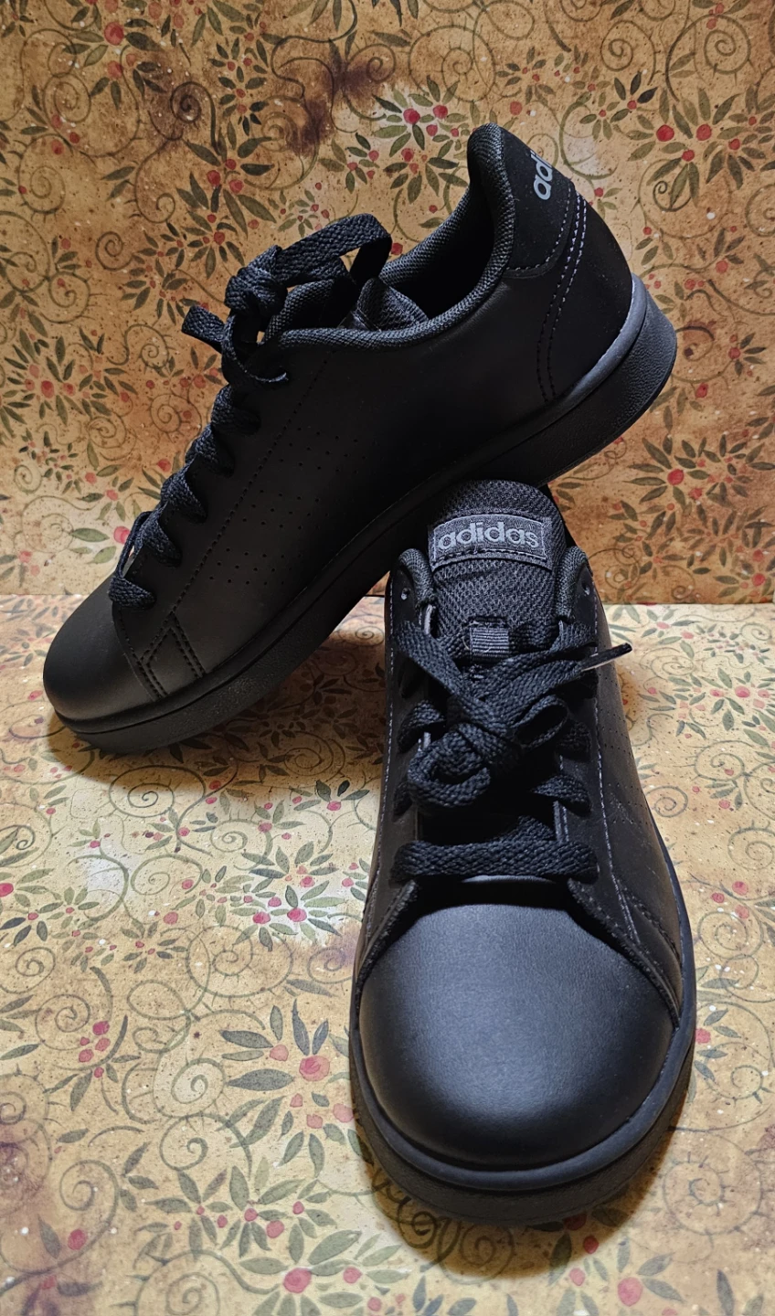 BNIB UNISEX KIDS BLACK ADIDAS RUNNING SHOES SIZE 2 - photo 2
