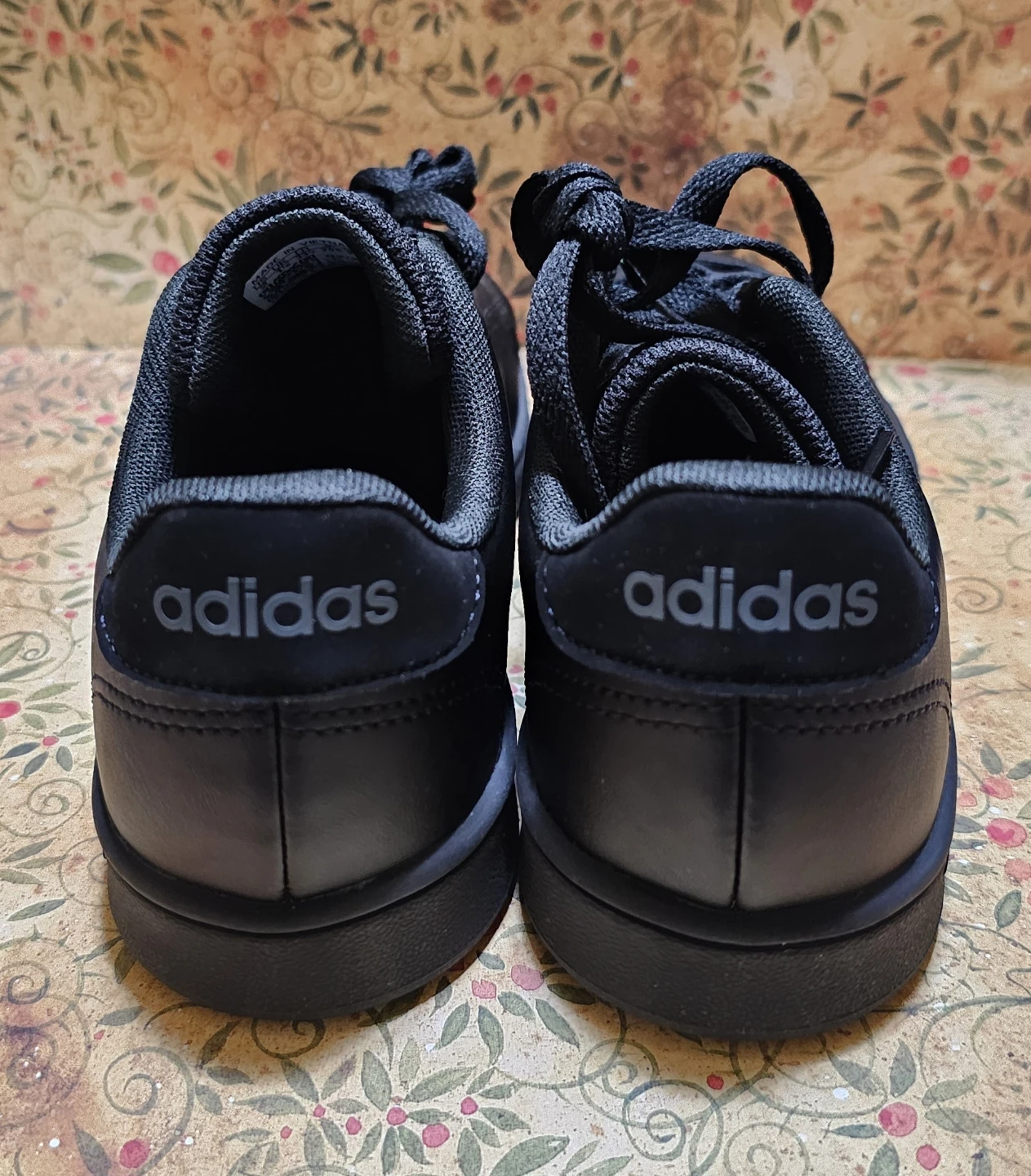 BNIB UNISEX KIDS BLACK ADIDAS RUNNING SHOES SIZE 2 - photo 3