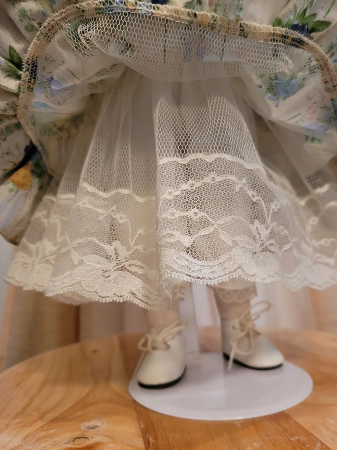 MEMORIES GENUINE PORCELAIN DOLL 16" - photo 5
