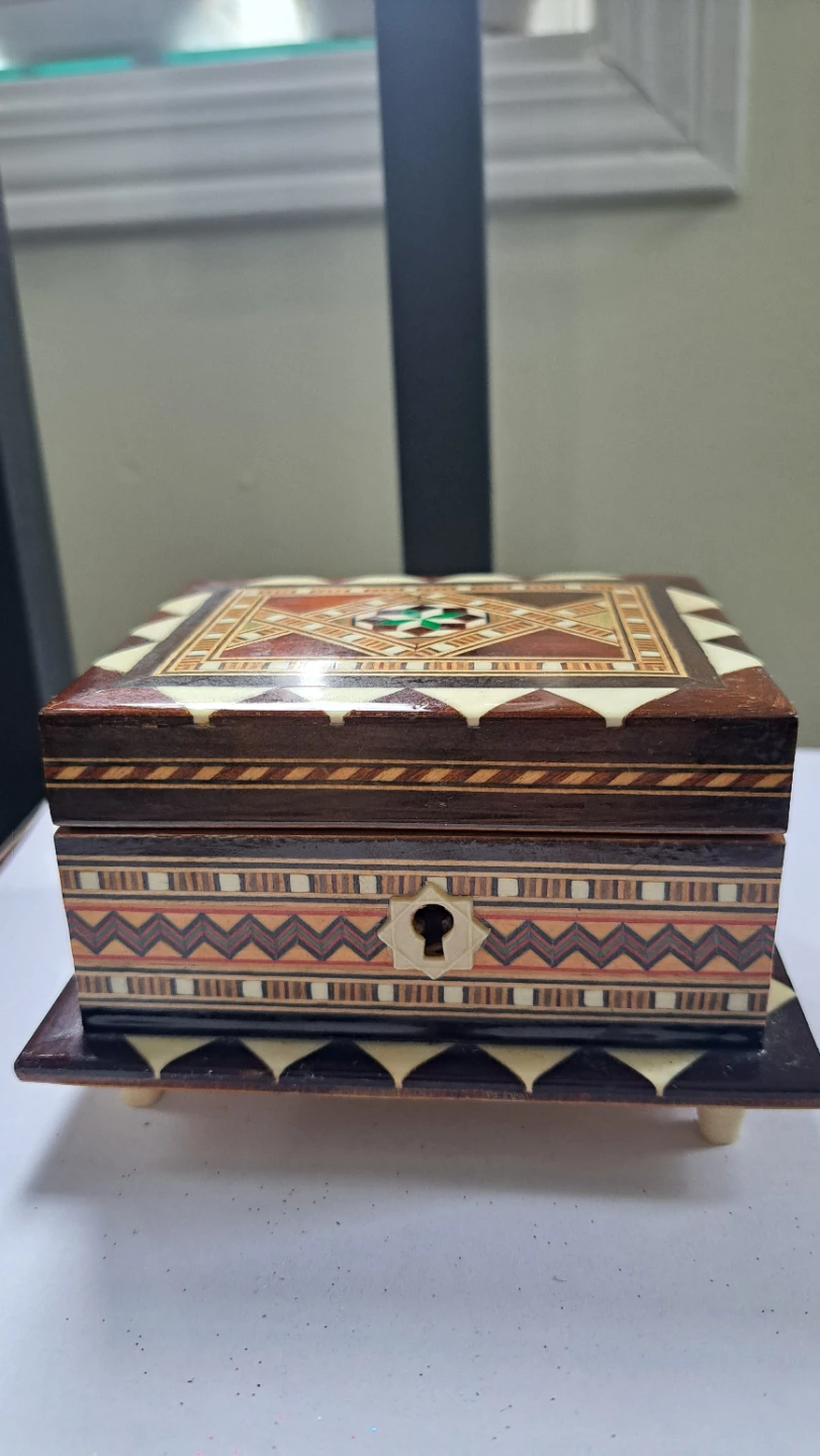 Decorative Inlaid Wood Trinket Box - photo 2