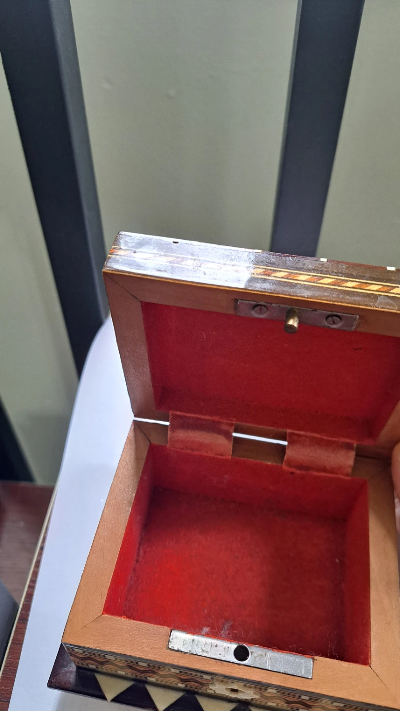 Decorative Inlaid Wood Trinket Box - photo 3