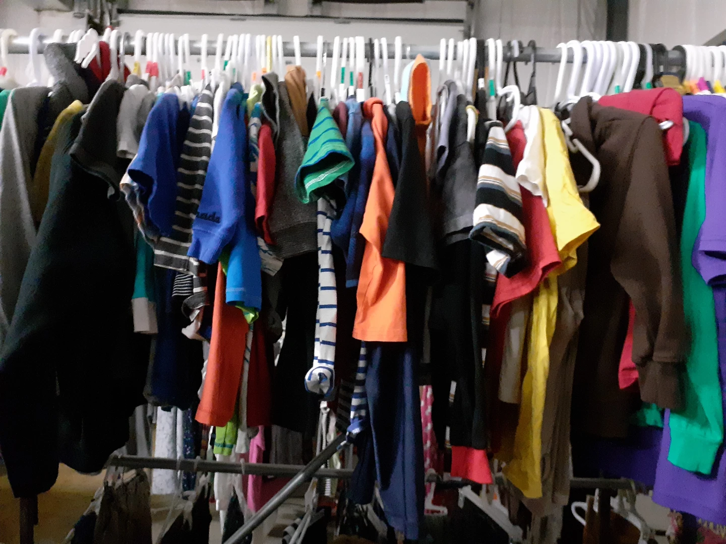 Assorted kids' clothing bundle