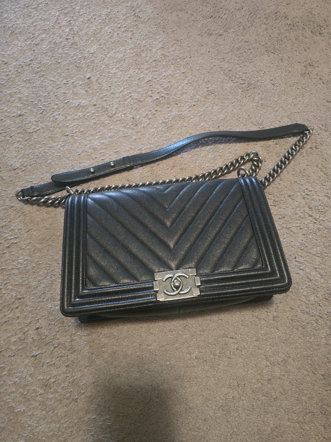 Chanel Black Leather Chevron Flap Bag boy new medium RHW