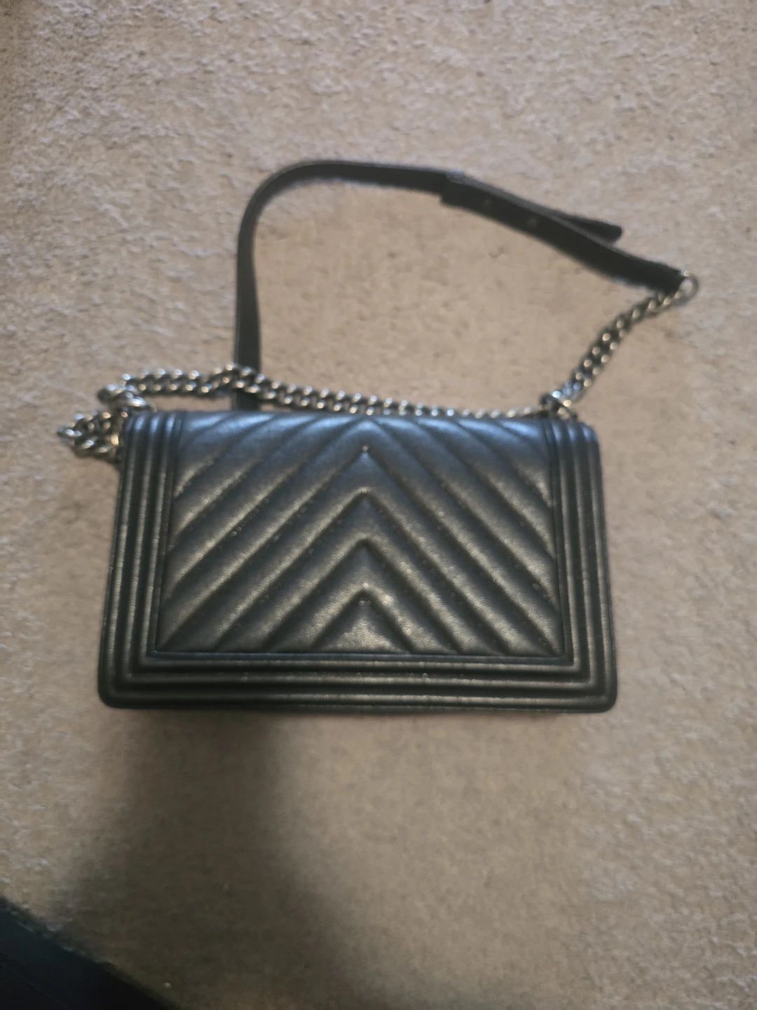 Chanel Black Leather Chevron Flap Bag boy new medium RHW - photo 3