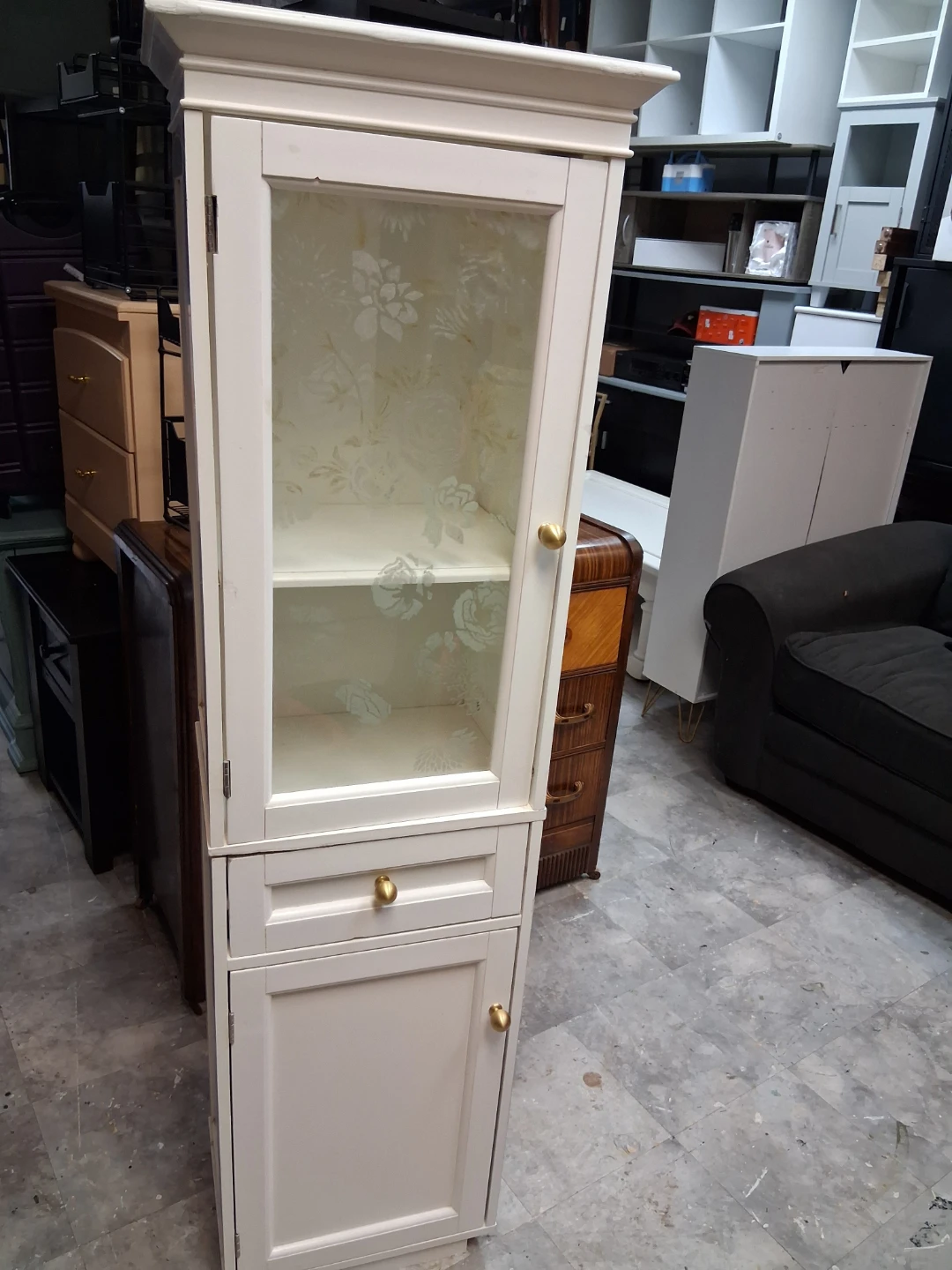 White Three-Drawer Dresser - photo 4