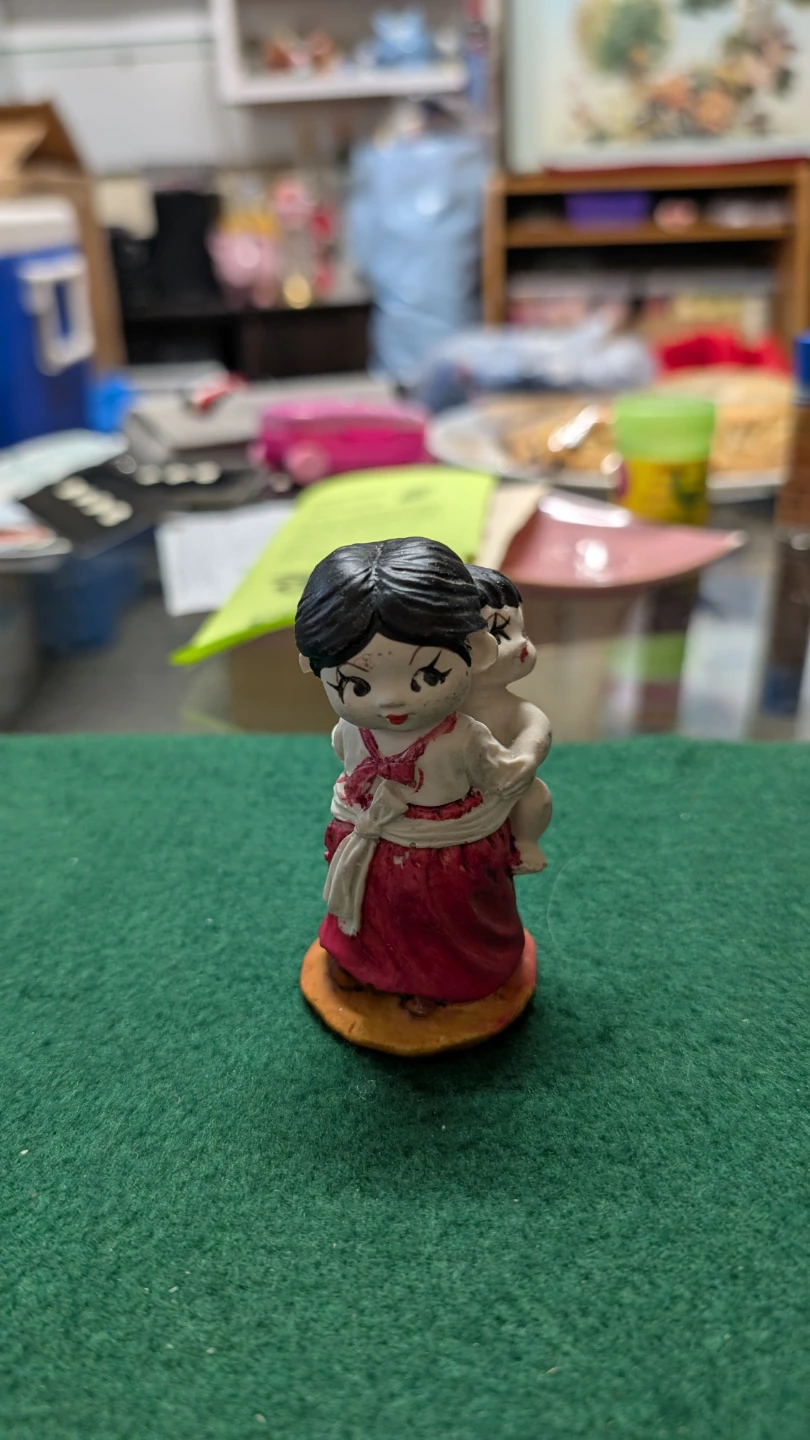 Figurine of a woman carrying a child
