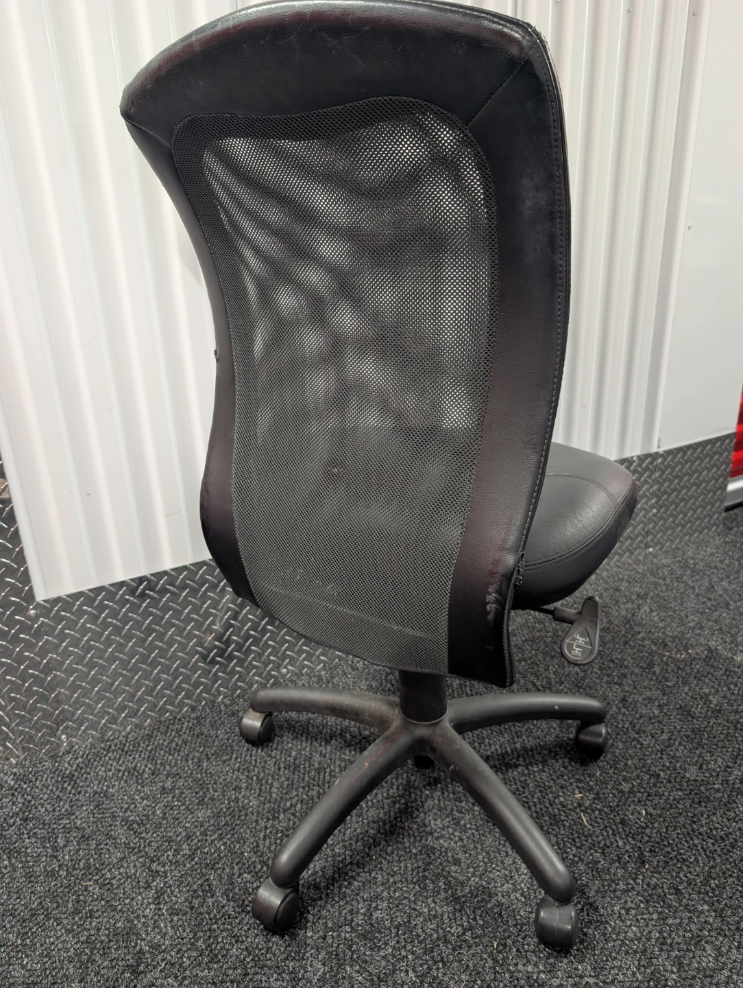 Black Mesh Office Chair - photo 3