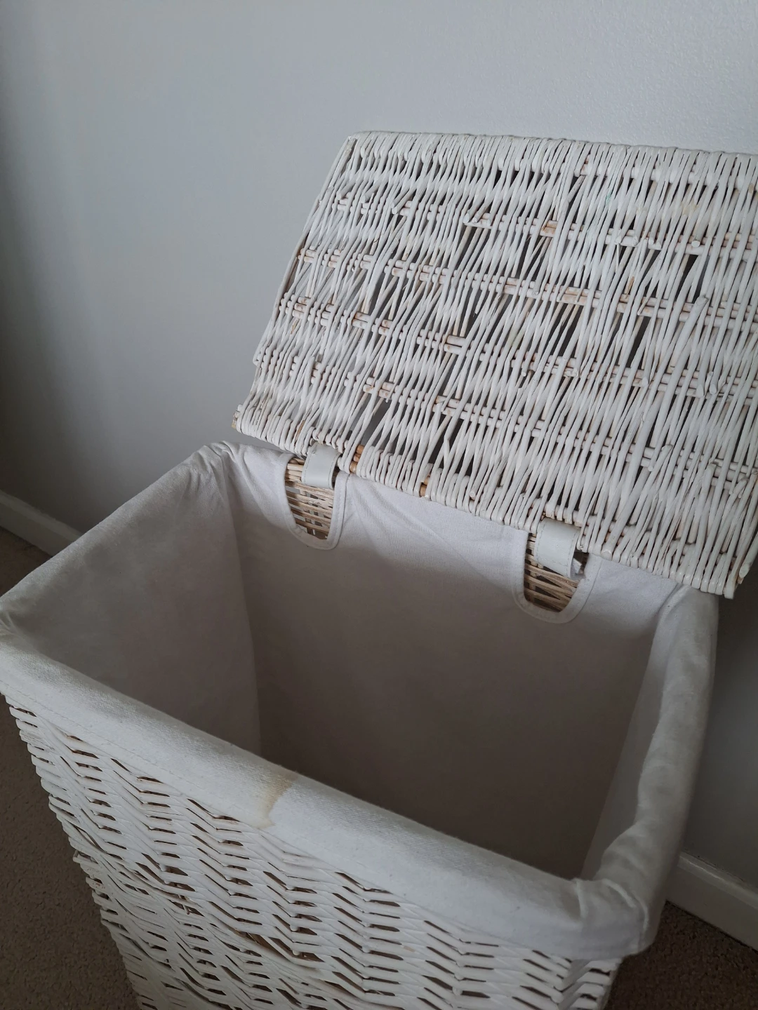 Wicker clothes hamper 🥕