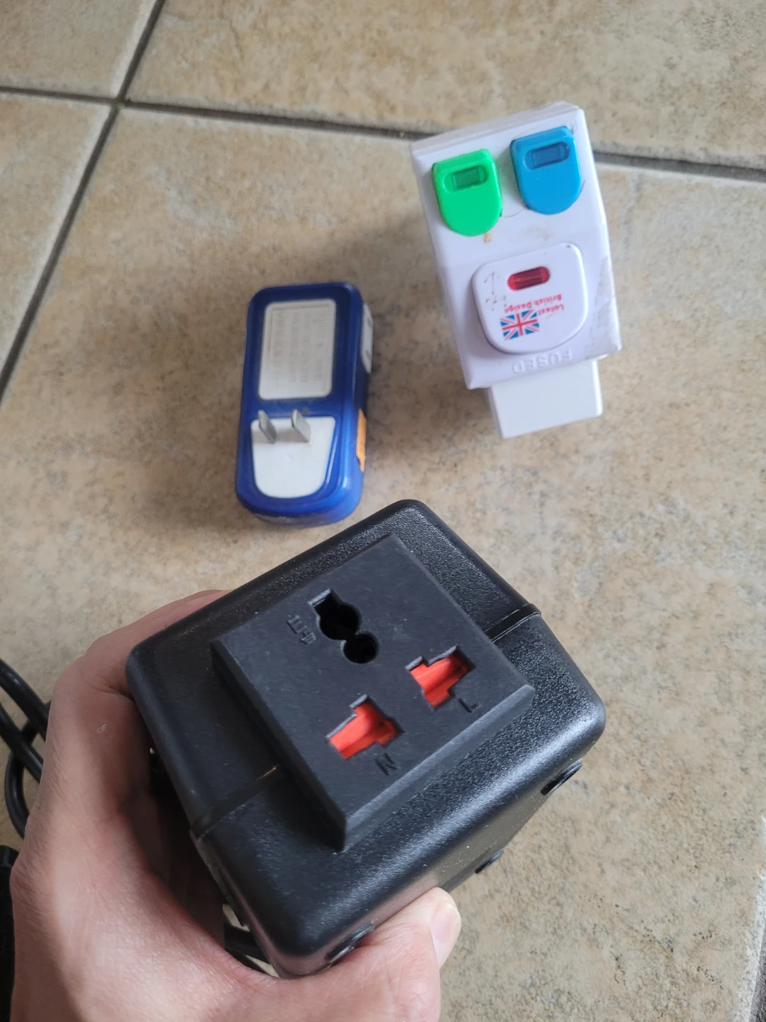 SUPAC T-10 100W Foreign Electricity Converter with Adapters - photo 2