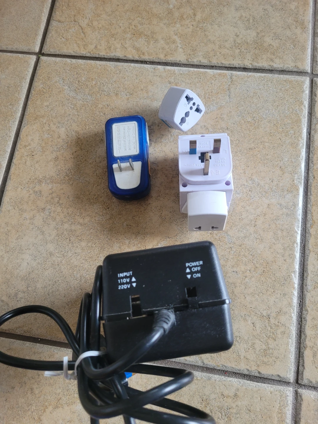 SUPAC T-10 100W Foreign Electricity Converter with Adapters - photo 3