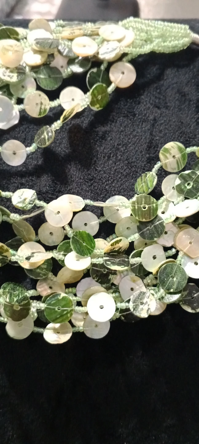 Vintage 🔥 Multi-strand shell and seed bead necklace
