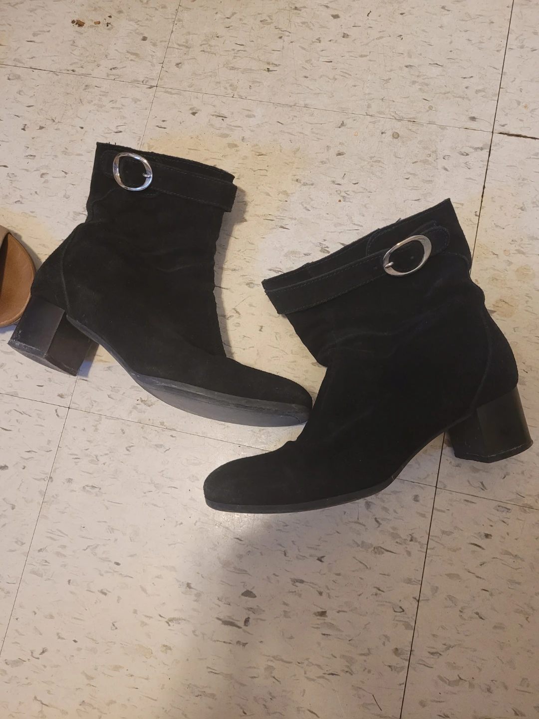 Womens size 6 summer slides and sandals, black dress boots