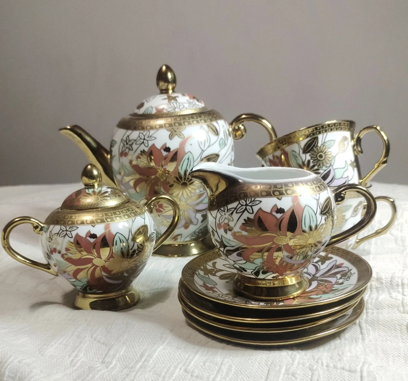 JZR Fine Porcelain Teapot Set with Creamer and Saucers